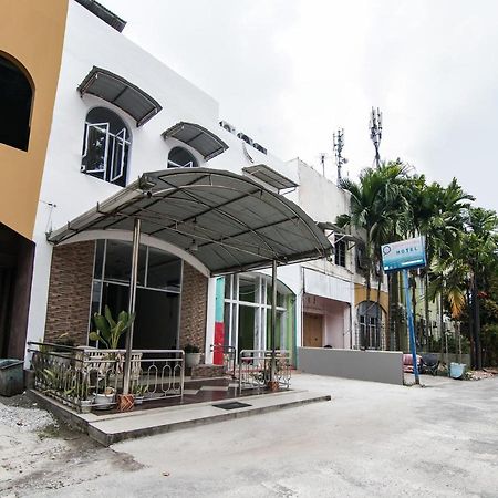 Oyo 90897 Hotel Sepupu Satria Pekanbaru Exterior photo